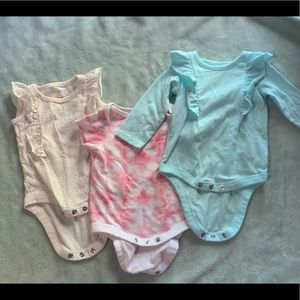 Cat & Jack Onesie lot (3)